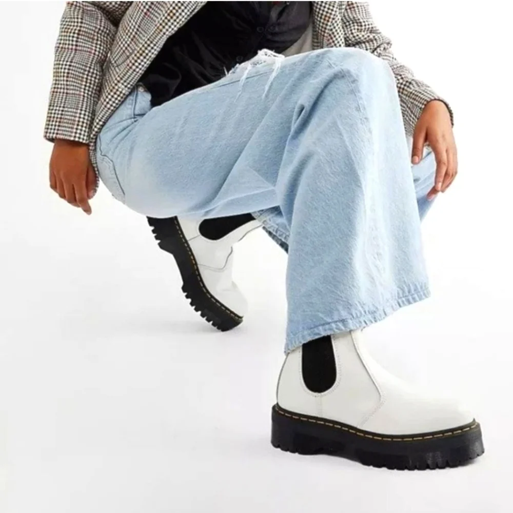 Dr. Martens Size 7 2976 White Black Leather Platform Chelsea Boot